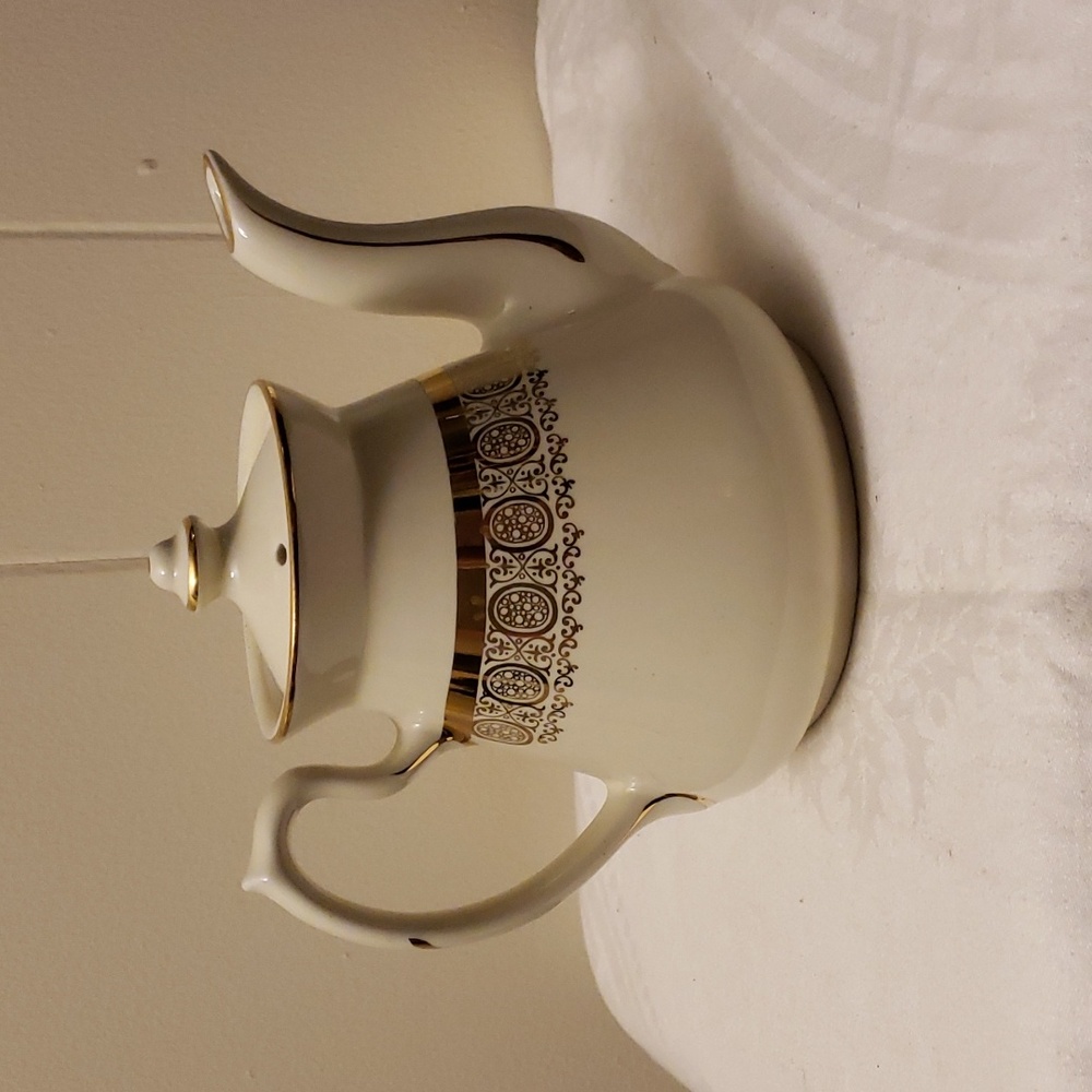 Hall Vintage Philadelphia 6 Cup Teapot